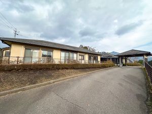 明るく広い施設外観