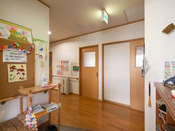 和やかな雰囲気の廊下