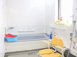 清潔なバスルーム設備