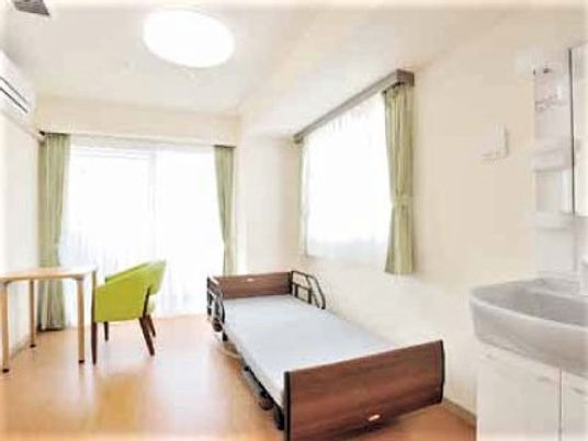 明るい個室の居室