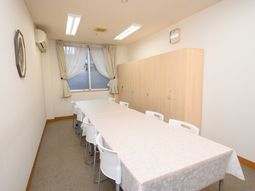 清潔なダイニングスペース