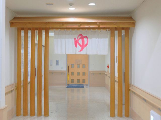 温泉風の廊下 廊下 温泉施設を思わせる廊下で、和の雰囲気を感じながら歩くことができます。