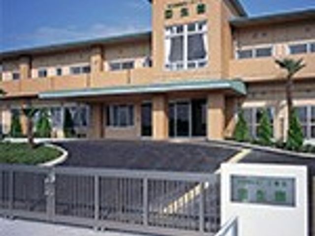 建物外観 外観 緑豊かな環境の中にある施設で、外観からも温かさが感じられます。これからの職場として魅力的です。