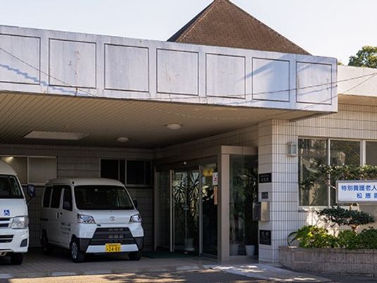 車寄せのある出入口  
