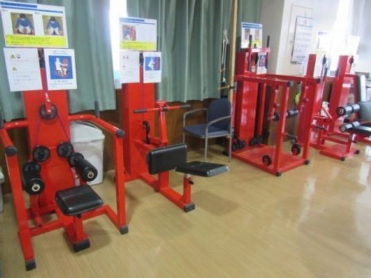 機能訓練室の運動器具  