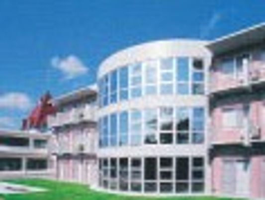 開放的な建物外観