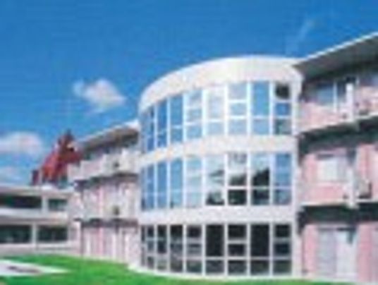 開放的な建物外観
