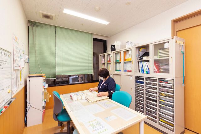 スタッフの様子を示す内観