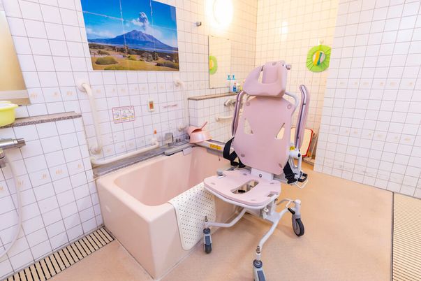 介助用設備の浴室