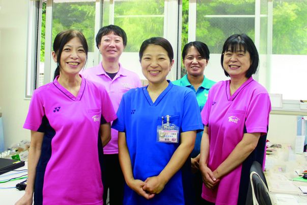 笑顔のスタッフたちスタッフイメージ  