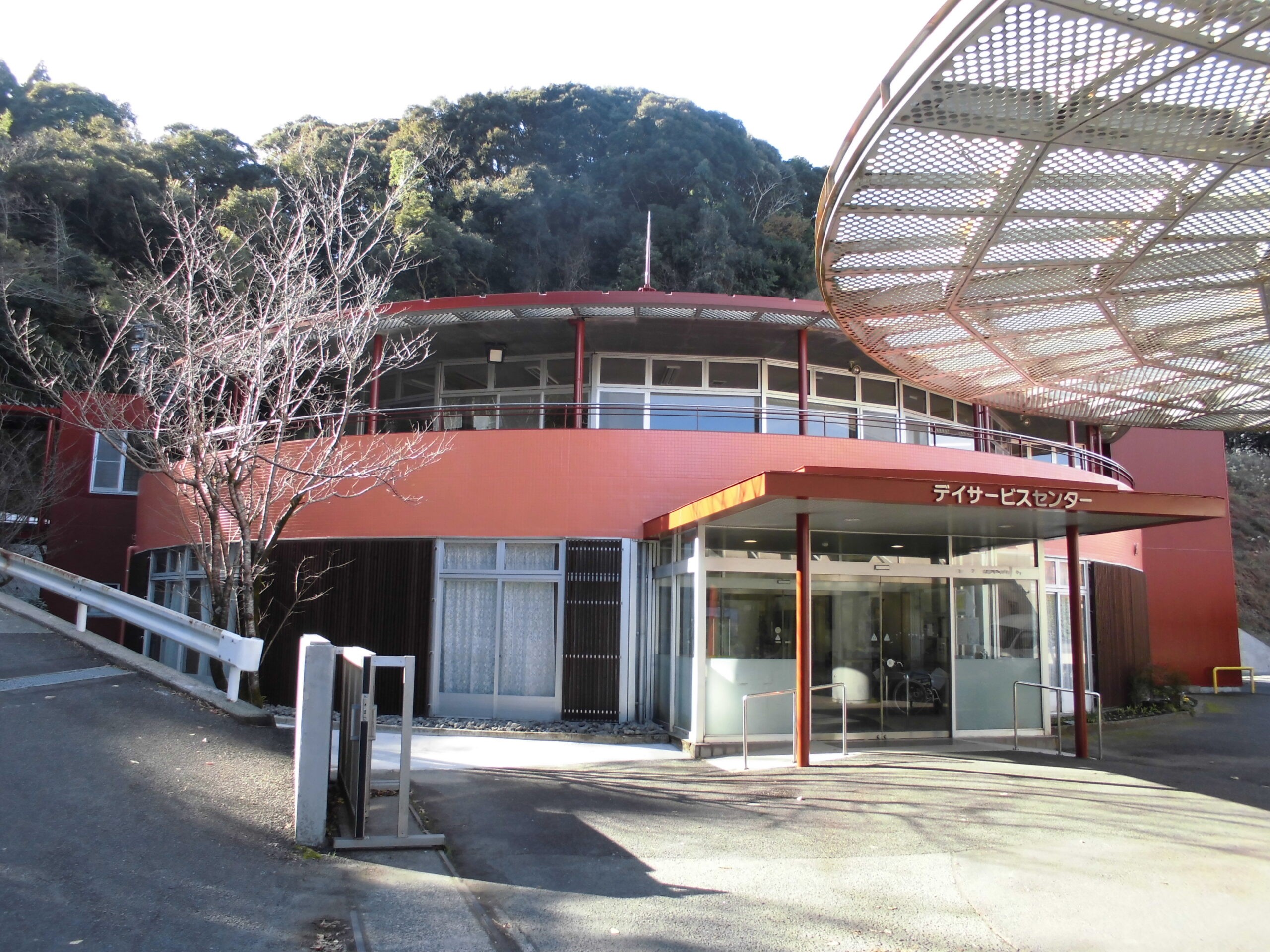 訪問入浴ひまわり園の外観