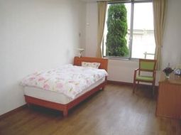 清潔な個室とベッド