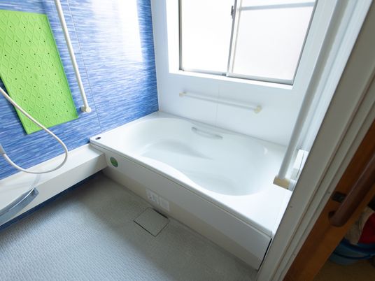 広々とした清潔な浴室