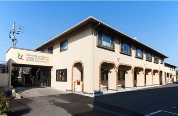 広々とした建物の外観