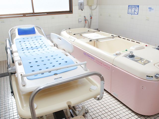 入浴設備の浴室 浴室 ゆったりとしたスペースが特徴の浴室です。高齢者の方にも優しい設計になっています。