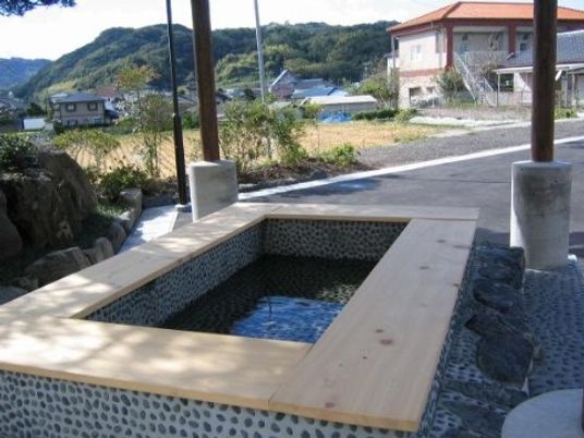 屋外に設けられた足湯