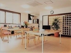 明るい食堂のテーブル  