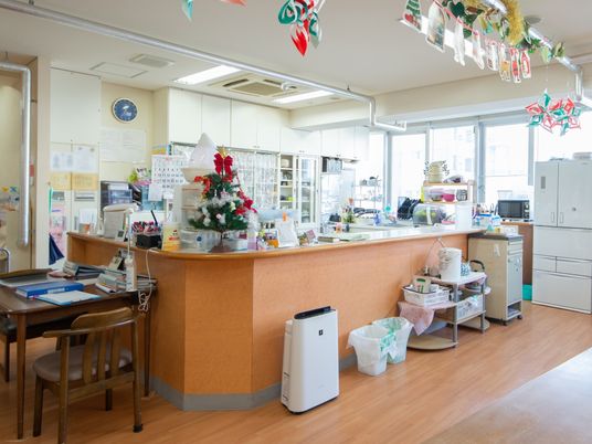 明るいフロントカウンター