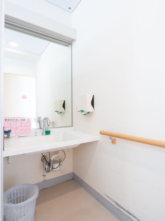 清潔な洗面台の一角