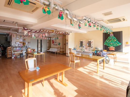 クリスマス装飾の食堂