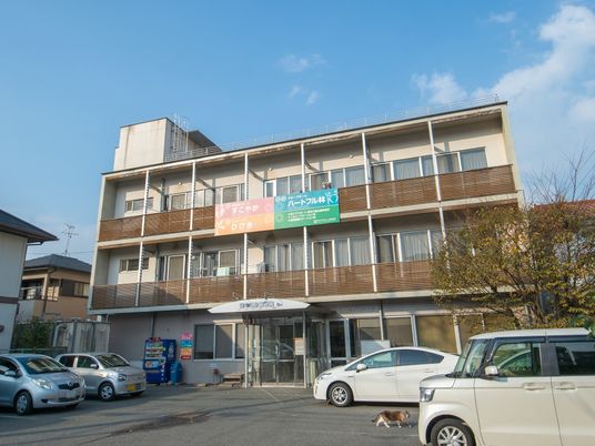 多階層の建物外観