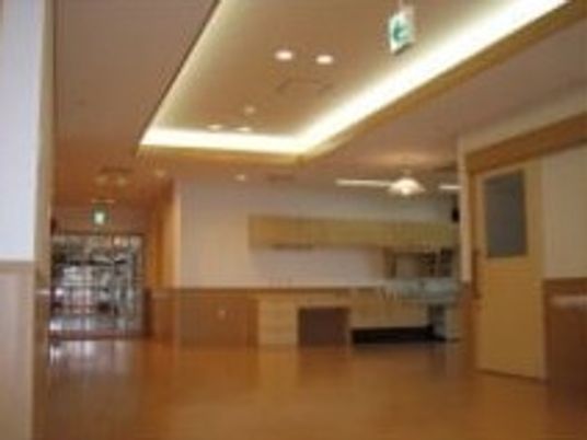 明るい広々とした廊下