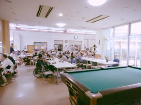 ビリヤード台があるラウンジ