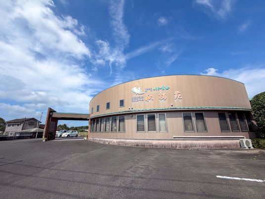 広がる青空の建物