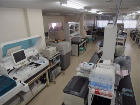 機器が並ぶ機能訓練室