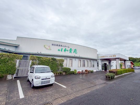 建物正面の外観  