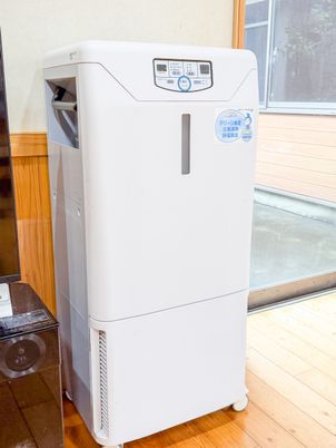 空気清浄機のある廊下  