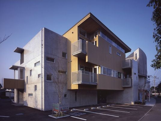モダンな外観の建物  