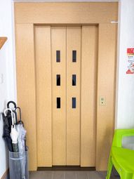 エレベーター入口