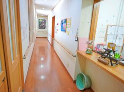 廊下の清潔感ある空間