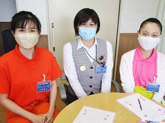 スタッフ3人の集合写真