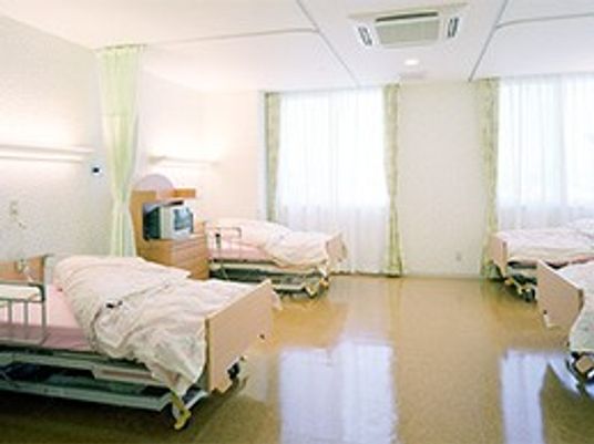 明るい居室のベッド  