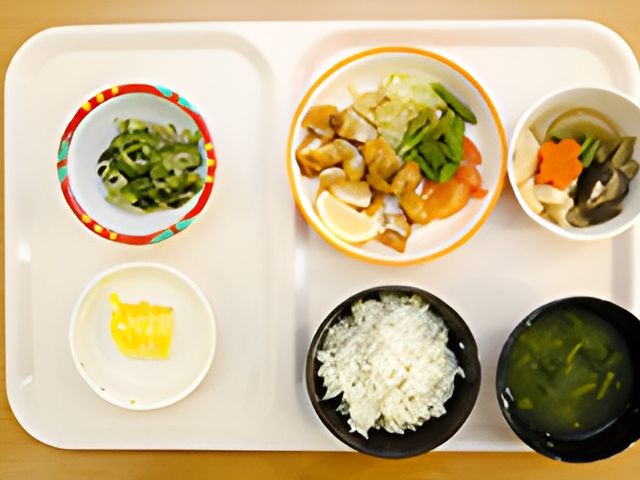 栄養豊富な食事 料理 彩り豊かな食事は、日々のリフレッシュに役立ちます。バランスのとれた献立が魅力的です。