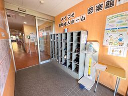 案内と靴棚のエントランス