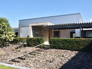 外観の建物入口