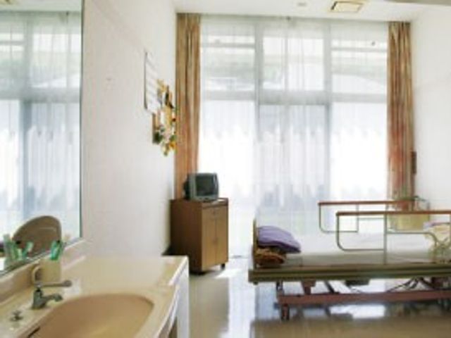 寛げる居室 居室 自然光がたっぷり差し込む居室で、快適にお過ごしいただけます。