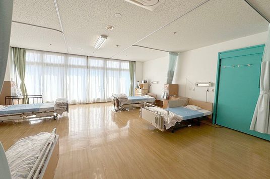光が差し込む居室