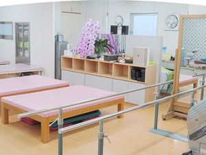 機能訓練室のベッド  