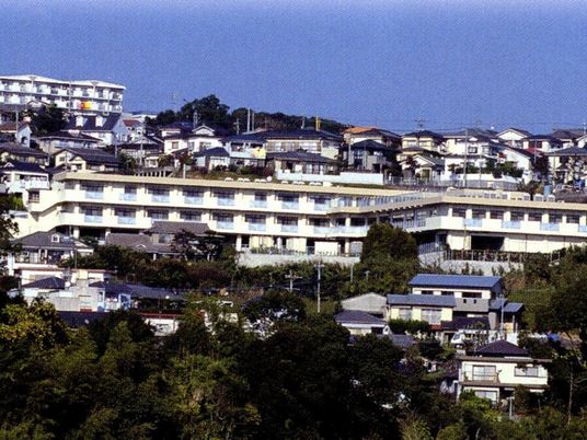 丘の上の施設外観  