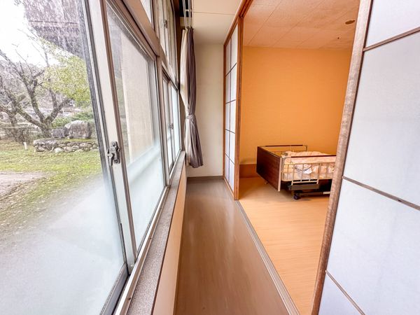庭が見える居室