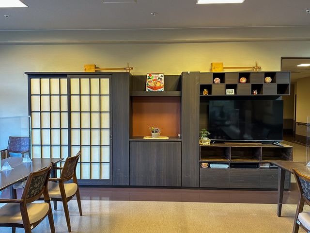 くつろぎのあるリビング リビング 広々とした空間でテレビ鑑賞や団らんを楽しめます。和のテイストが落ち着いた雰囲気を演出します。