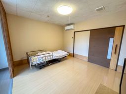 落ち着いた雰囲気の居室