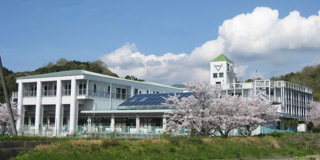 桜の咲く外観