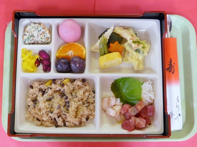 豊かな和食膳の料理 料理 多彩な彩りで提供された和食膳です。栄養バランスが考慮されており、健康的な食事が楽しめます。