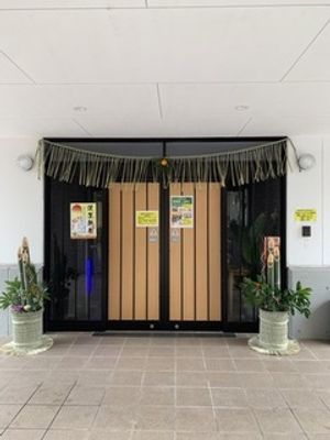 装飾された出入口