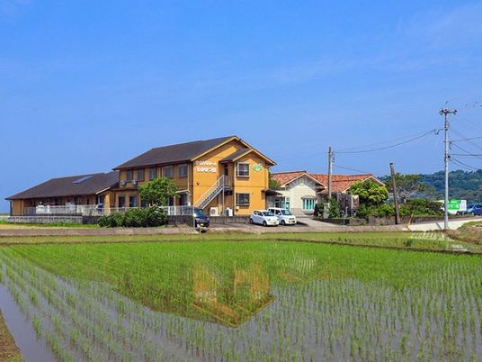 田んぼ向かいの外観  